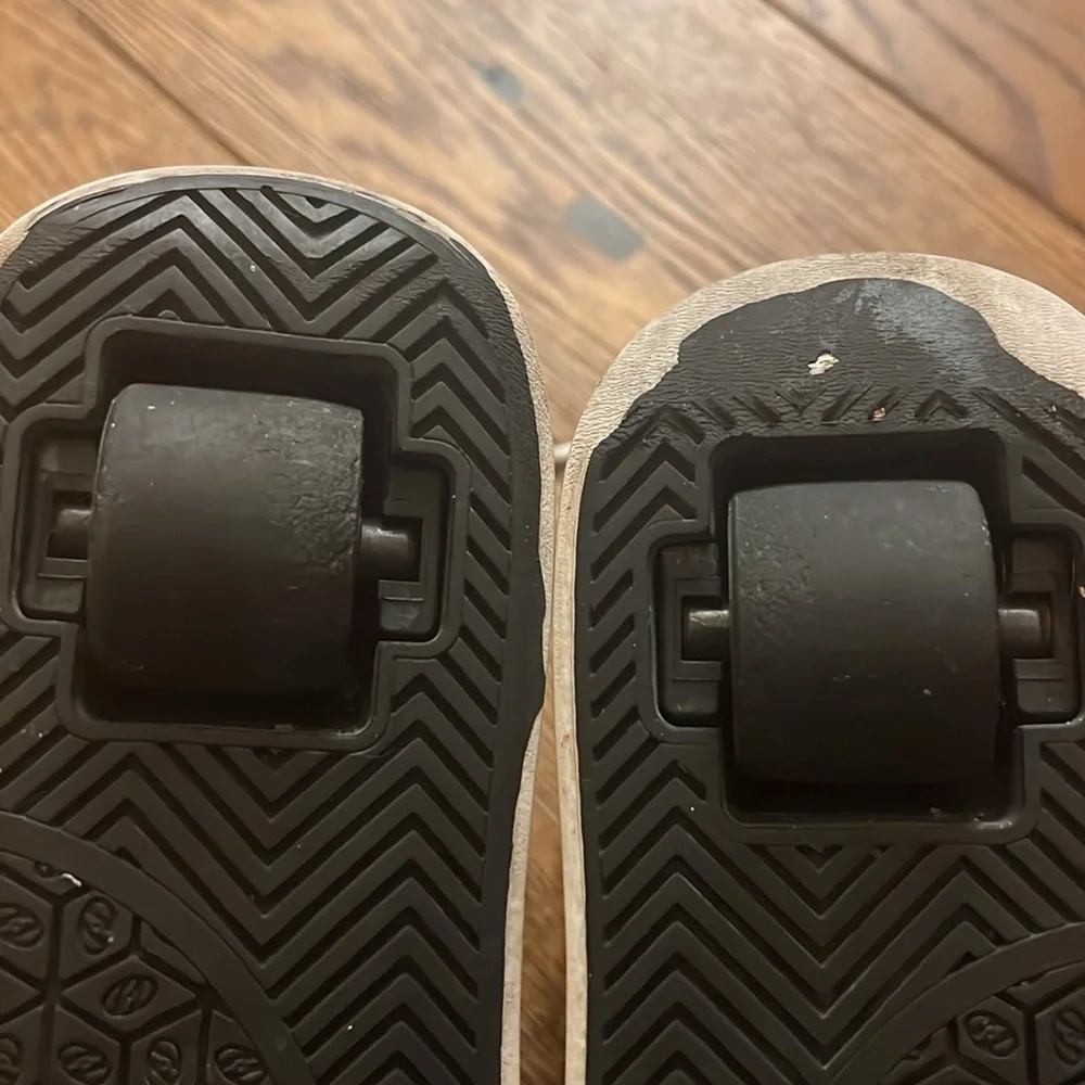 Heelys shoes!! Size USA: 5 - Picture 5 of 5